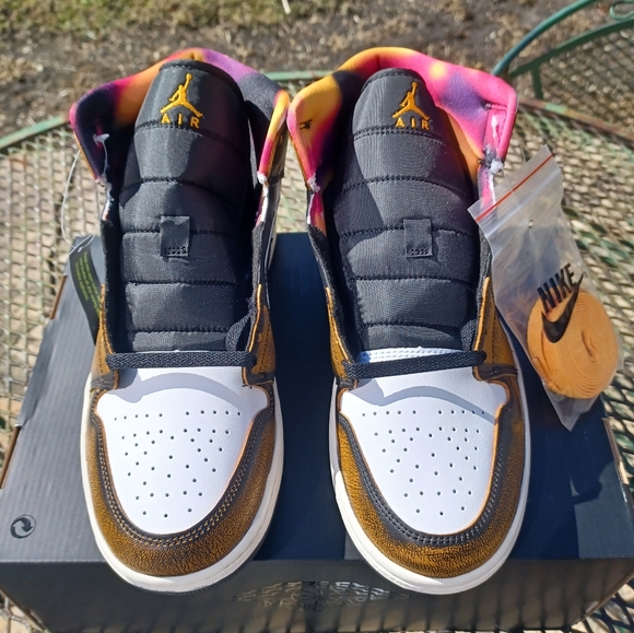 Nike Air Jordan 1 Mid Sneakers | Men's Size 10, 10.5, 12 | New with Half… - Picture 4 of 13